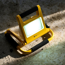 Load image into Gallery viewer, 10W LED Acculamp - Vouwbare Bouwlamp met Accu - 2 lichtstanden - IP54